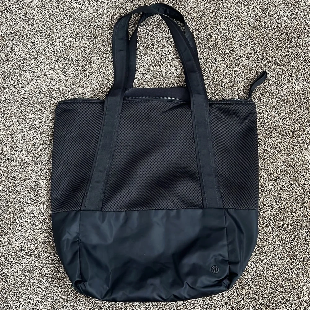 Lululemon Hot Mesh Tote Bag, never used